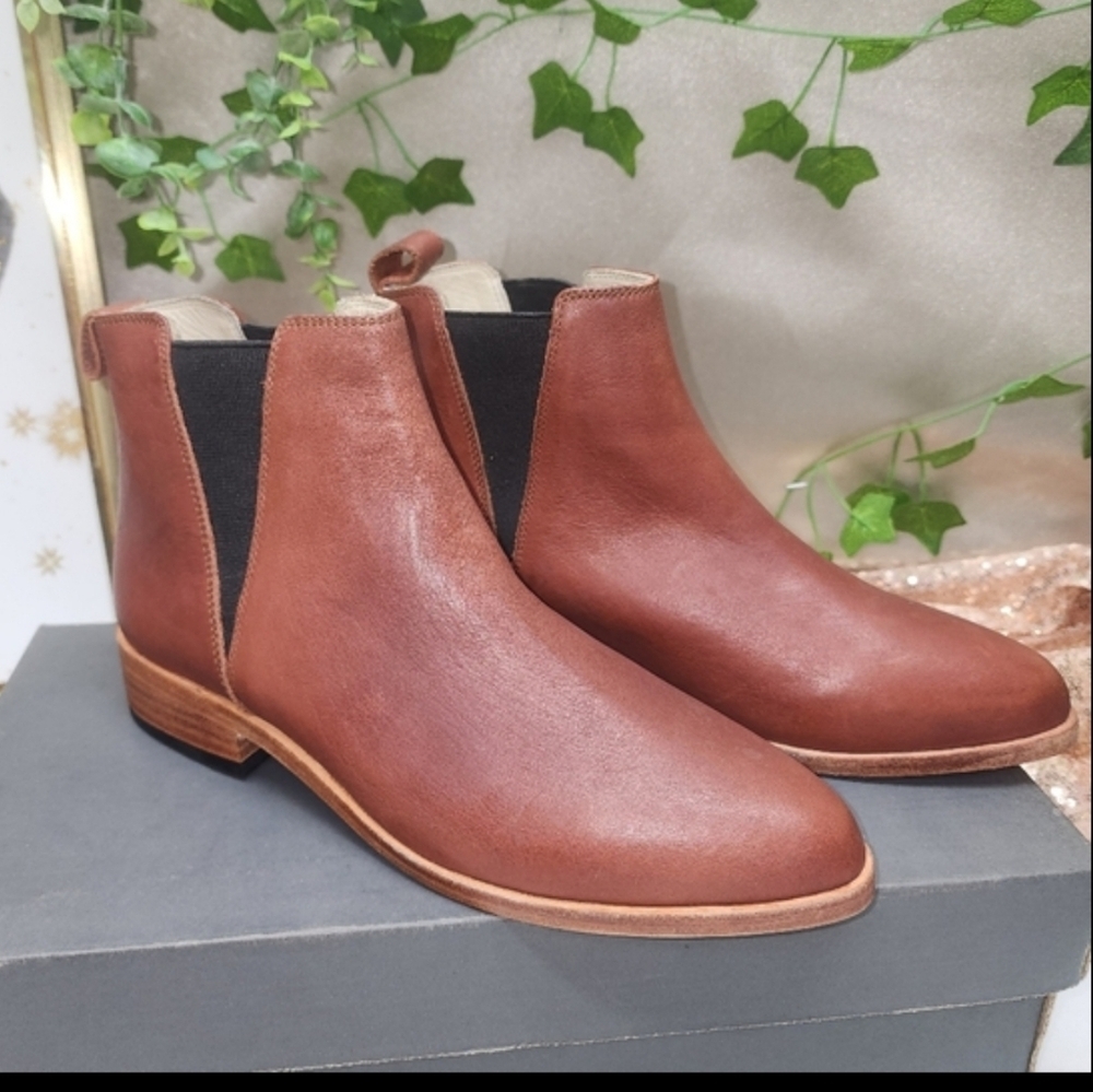 Nisolo Everyday Chelsea Boot in Brandy 100% LEATHER Sustainable Impecable
